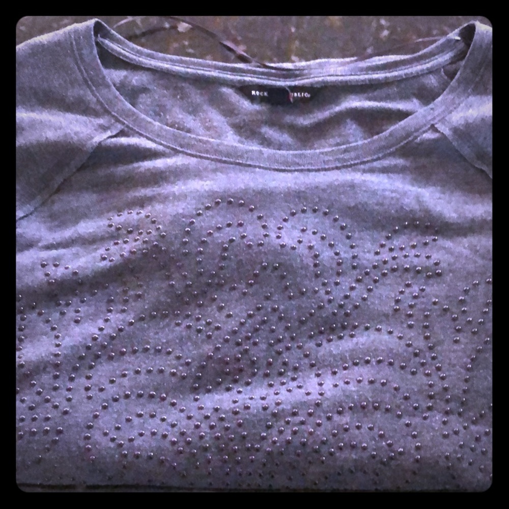 Long sleeve gray shirt